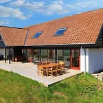 10 Person In Assens-by Traum *