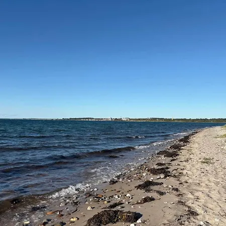 10 Person In Assens-by Traum